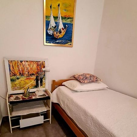 Yellow, Red & Blue Apartment Split Luaran gambar