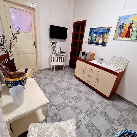 Yellow, Red & Blue Apartment Split Luaran gambar