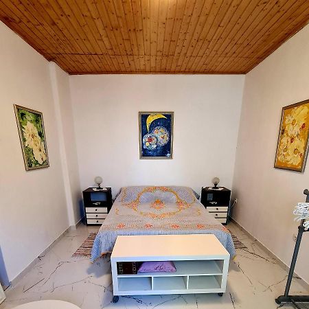 Yellow, Red & Blue Apartment Split Luaran gambar