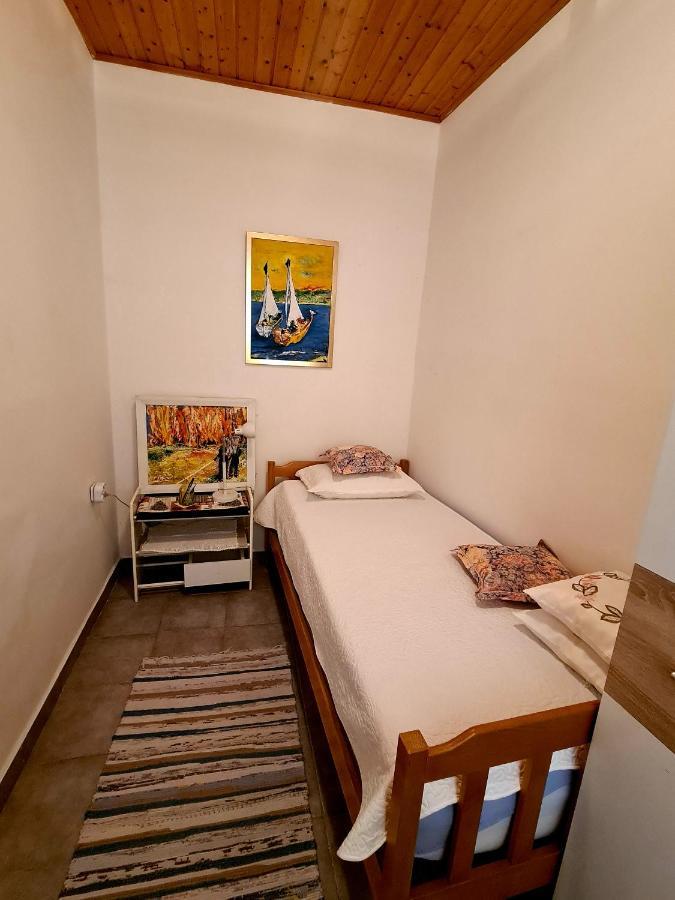 Yellow, Red & Blue Apartment Split Luaran gambar