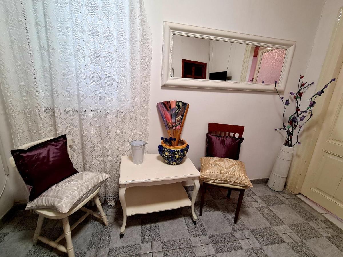 Yellow, Red & Blue Apartment Split Luaran gambar